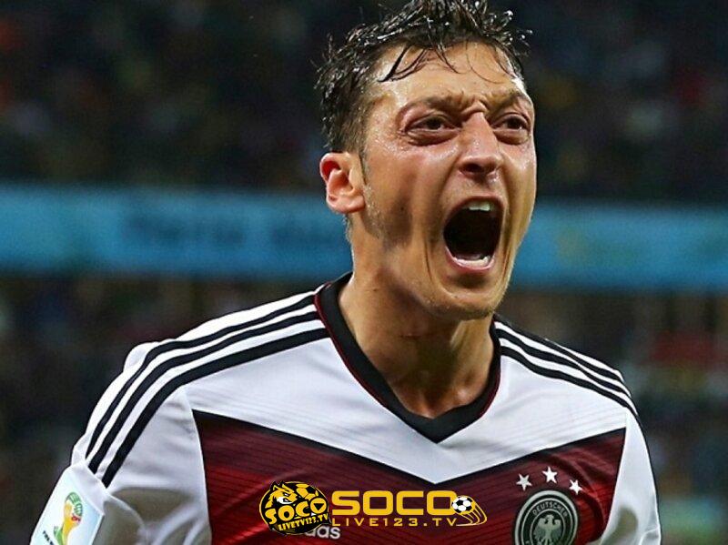 Mesut Ozil rời đội tuyển Đức